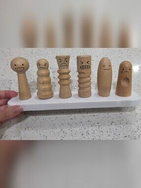 Lovevery Emotion Pegs
